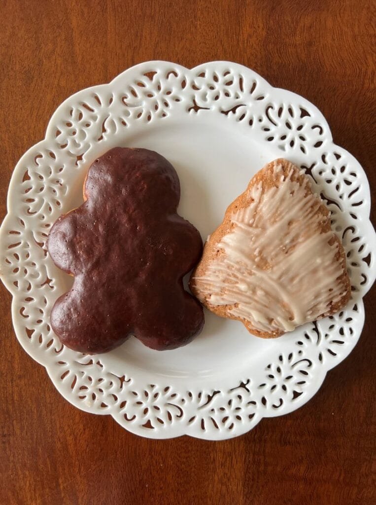 Soft Gingerbread Cookies - Cooking Deliciously