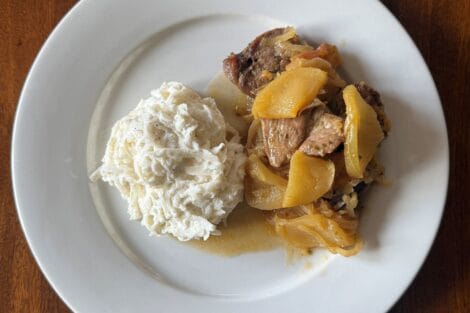 Pork shoulder with apples