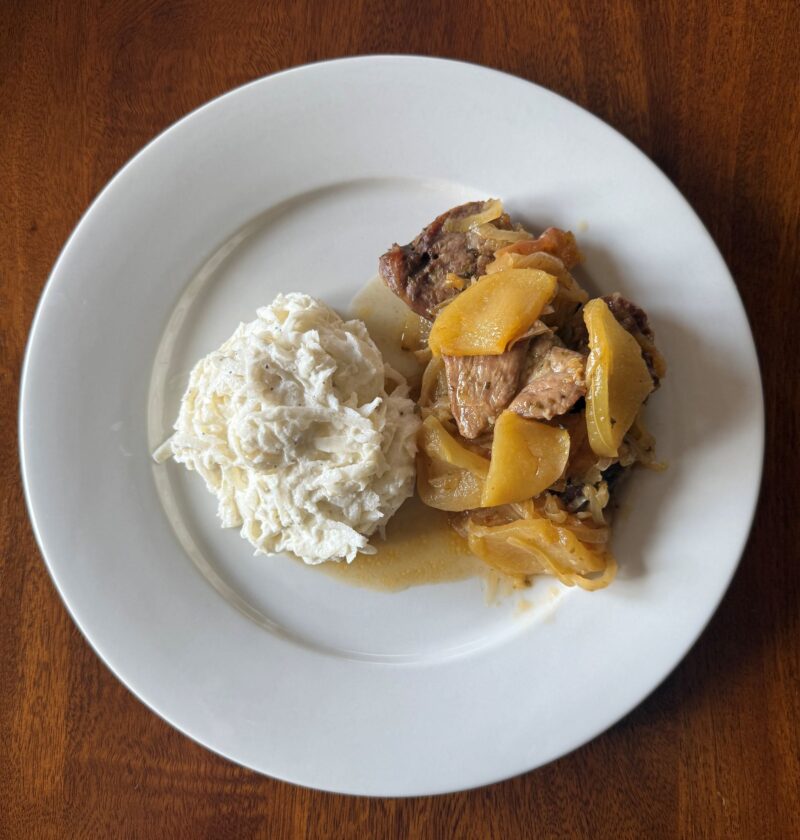 Pork shoulder with apples