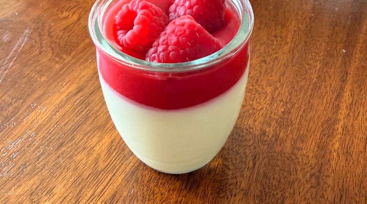 whote chocolate cream with raspberry mousse