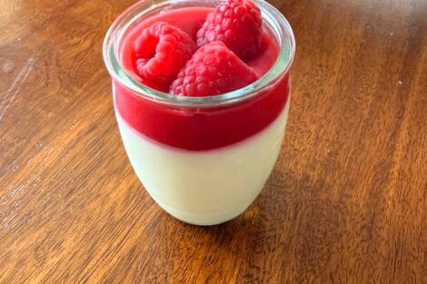 whote chocolate cream with raspberry mousse