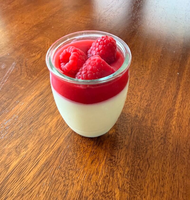 whote chocolate cream with raspberry mousse