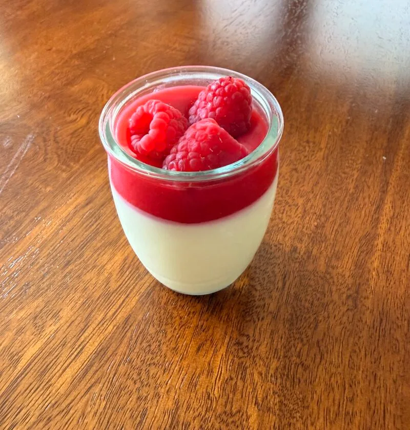 whote chocolate cream with raspberry mousse